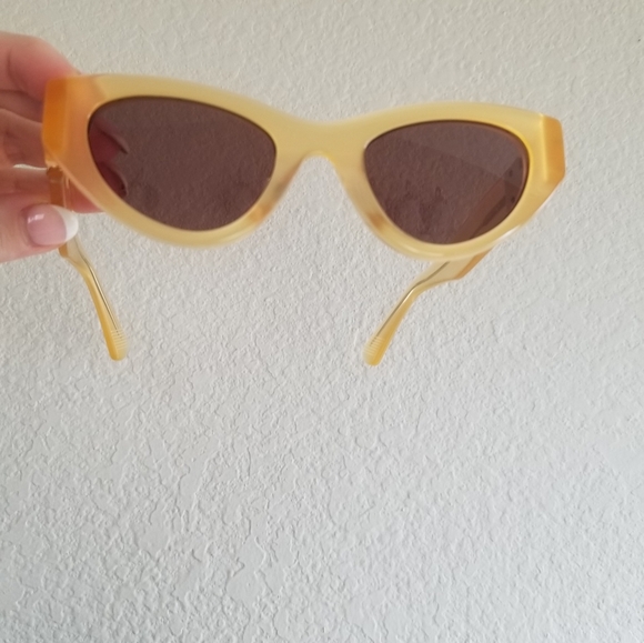 Clear yellow and gold cateye sunglasses - Picture 5 of 10
